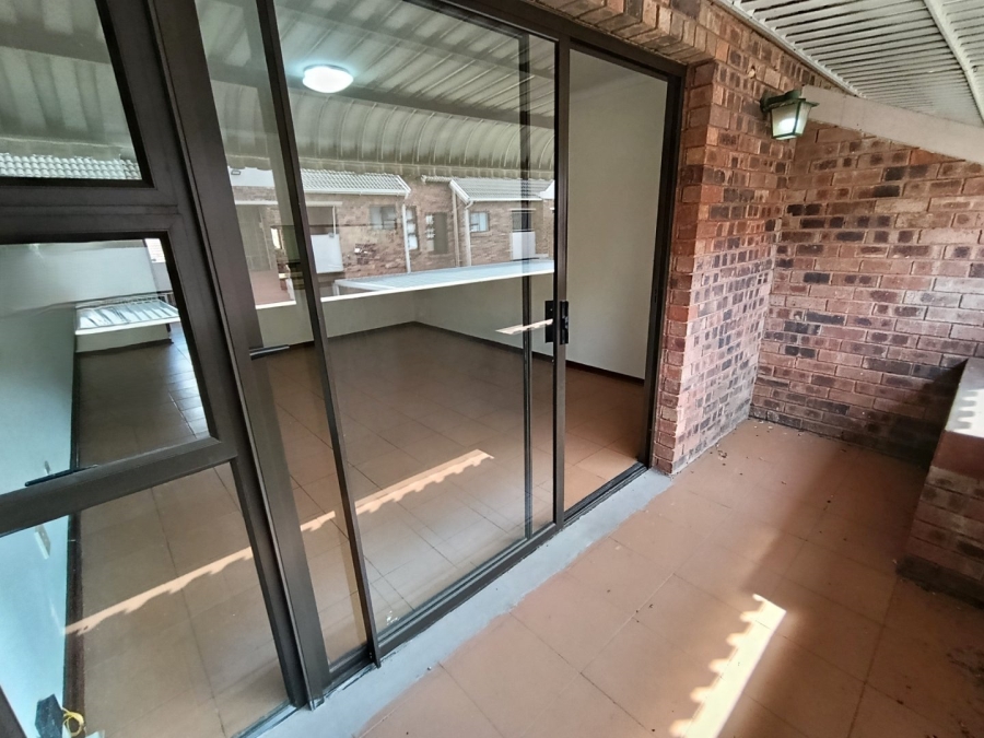 2 Bedroom Property for Sale in Langenhovenpark Free State